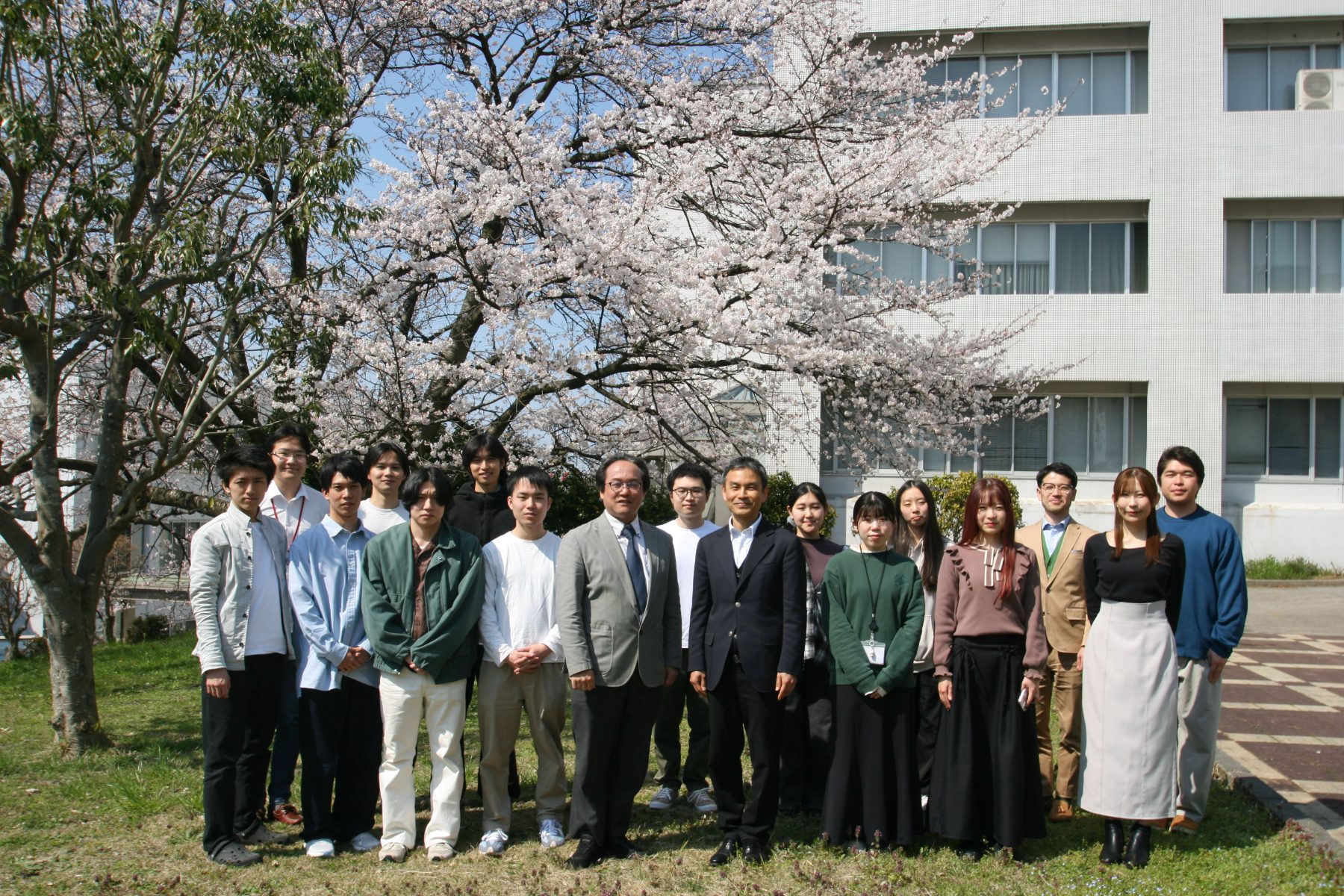 臨床薬品作用学研究室 メンバー集合写真